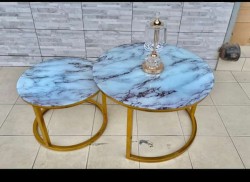 Ensemble de 2 tables en vitre bleu avec pieds en métal or