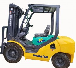 Chariot élévateur komatsu 3 tonnes,
